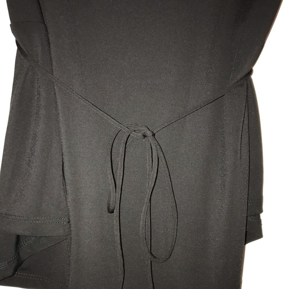 Sleeveless V-Neck Blouse - Picture 7 of 9